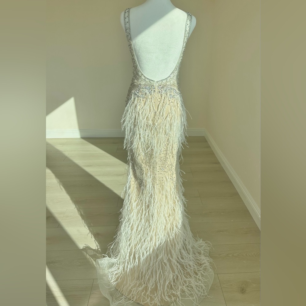 New Jovani 03023 Sheer Embellished Bodice
Feather Gown|Cream|00|Missing Tags - Picture 6 of 17